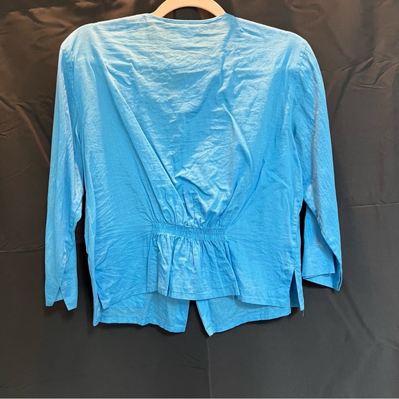 Marithe’ light Blue button front top very well made in Italy! Size US Medium - Picture 5 of 6